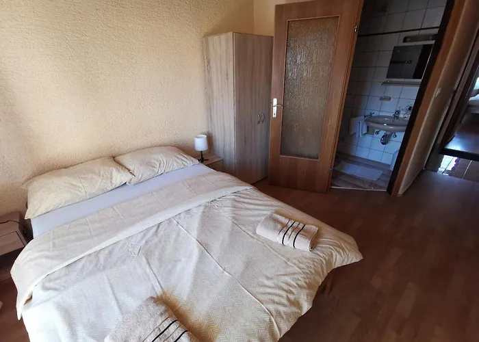Casa de hóspedes Dijana 3*