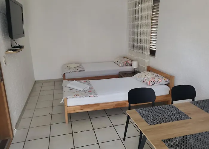 Casa de hóspedes Dijana 3*