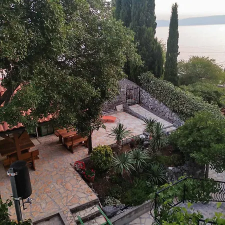 Dijana בית הארחה קראליביצה
